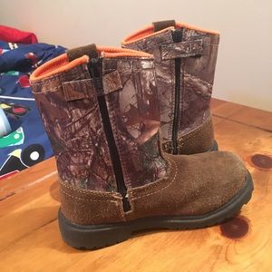 Boys boots